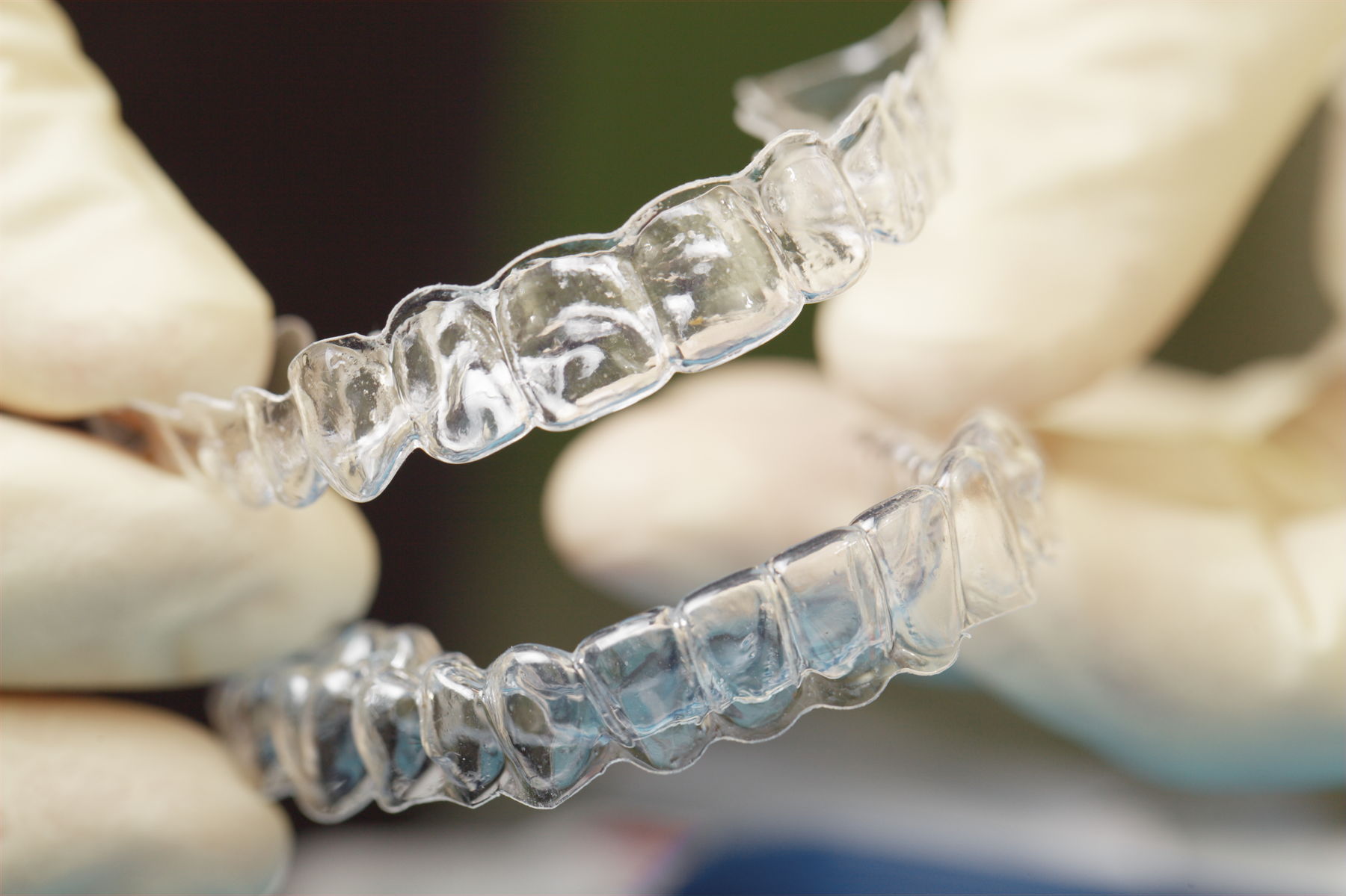 invisalign - aparat ortodontyczny - invisalign niewidoczny aparat